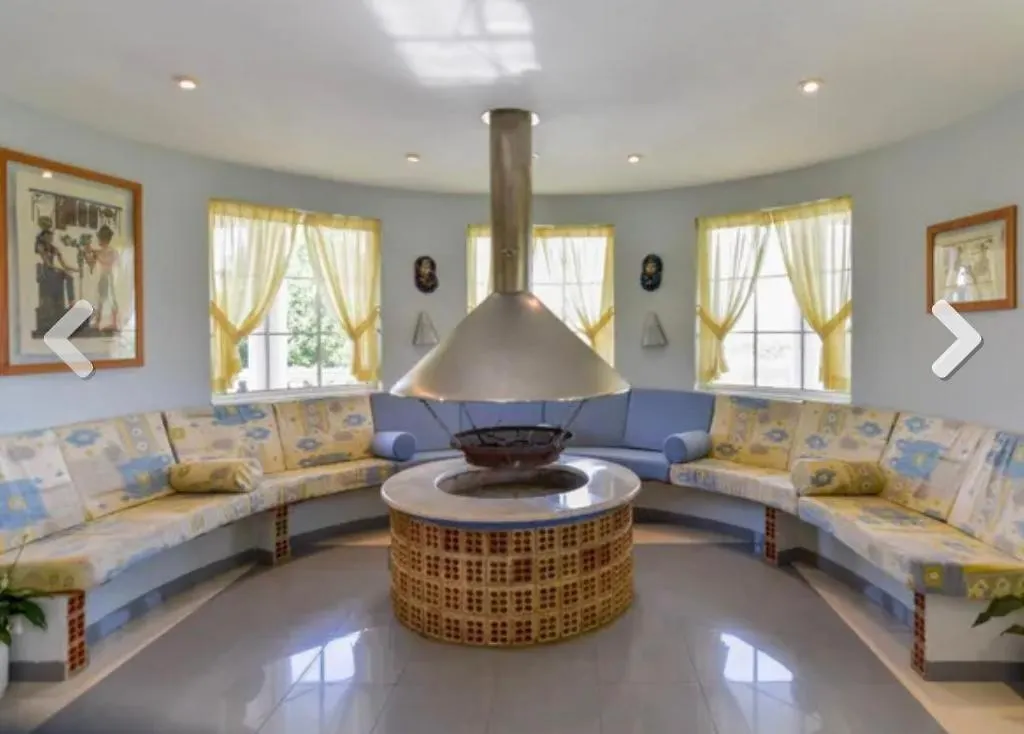 Villa Tranquila Con Piscina Y Jardin 