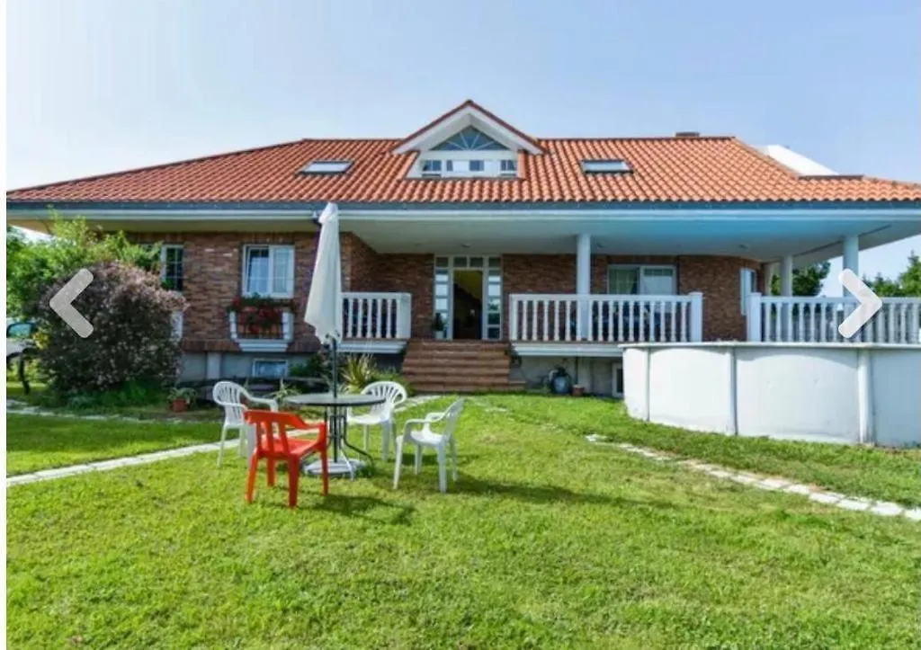 Villa Tranquila Con Piscina Y Jardin 
