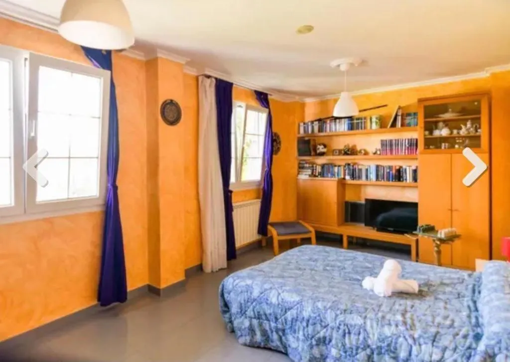 Villa Tranquila Con Piscina Y Jardin 