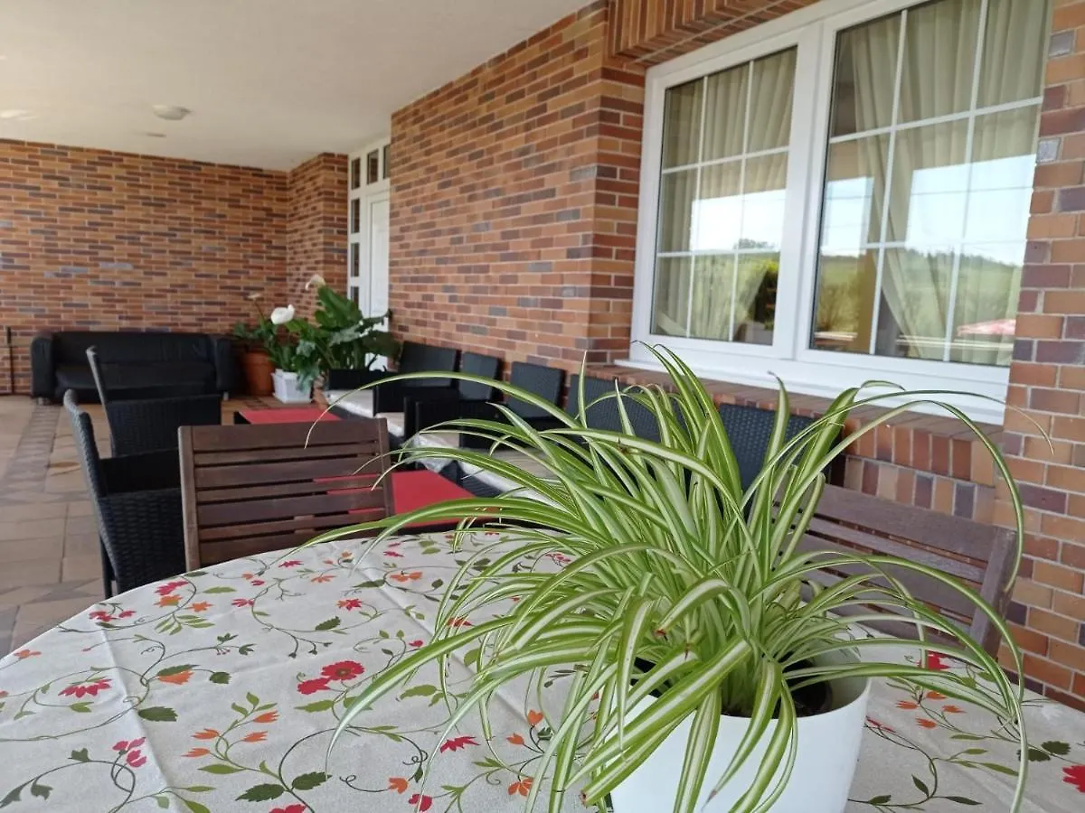 Villa Tranquila Con Piscina Y Jardin 